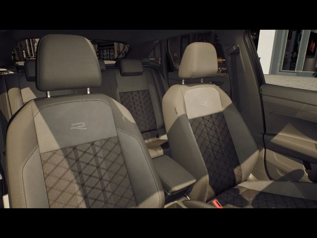 Volkswagen Taigo nuova a Livorno (8)