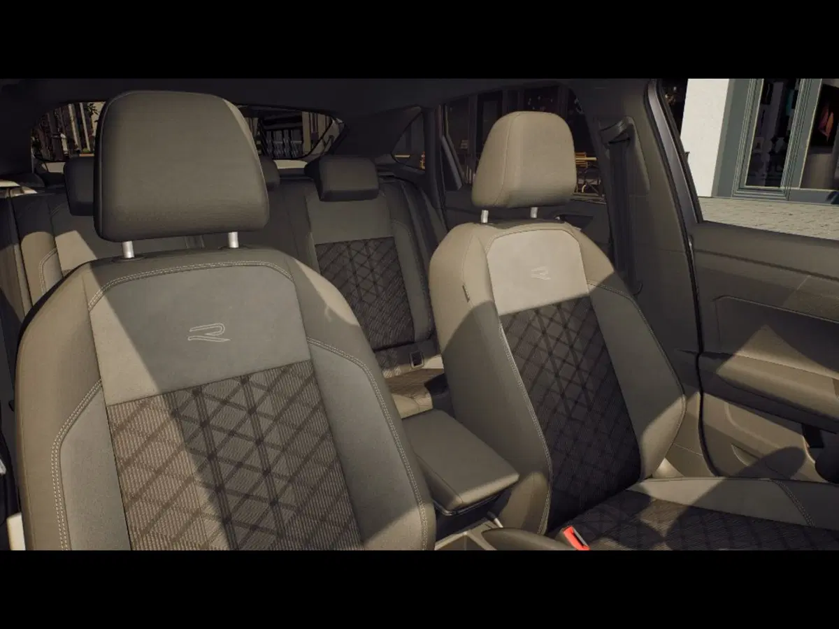 Volkswagen Taigo nuova a Livorno (8)