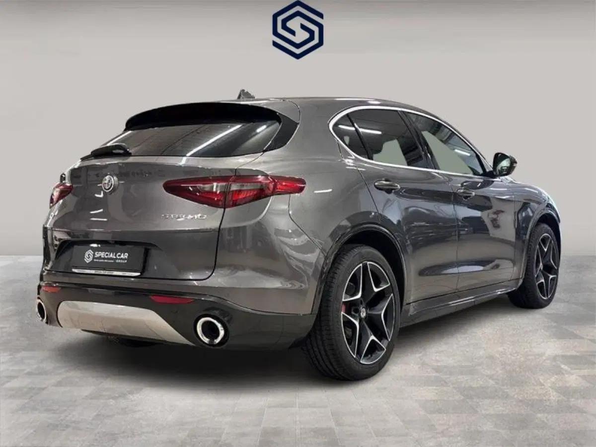 Alfa Romeo Stelvio usata a Cagliari (2)