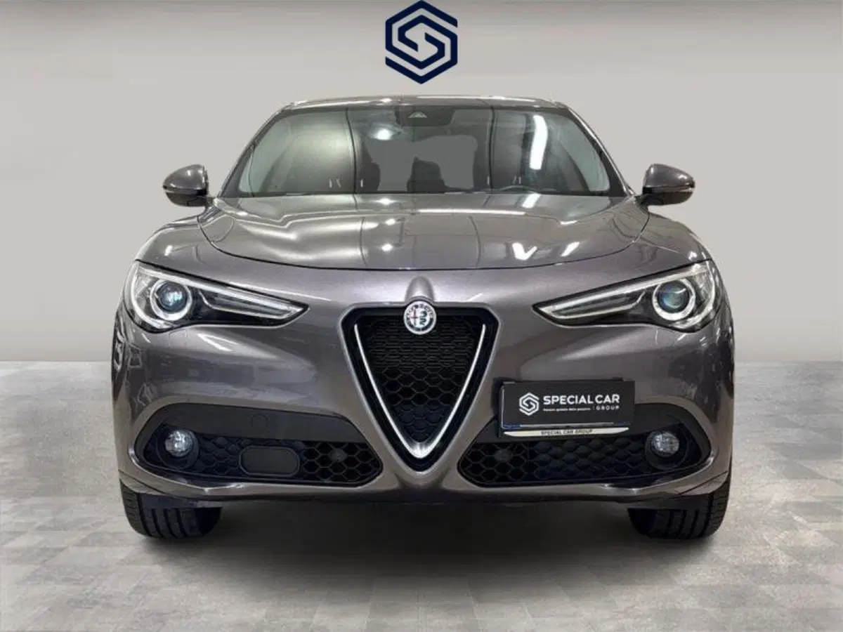 Alfa Romeo Stelvio usata a Cagliari (3)