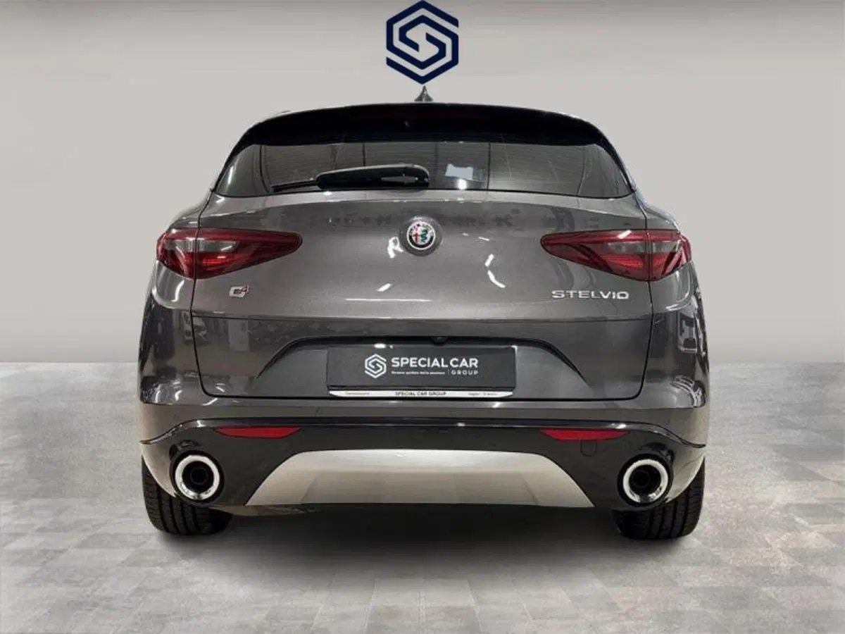 Alfa Romeo Stelvio usata a Cagliari (4)