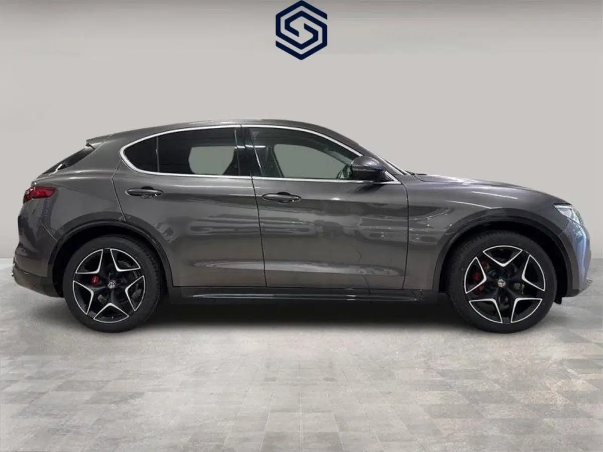 Alfa Romeo Stelvio usata a Cagliari (5)
