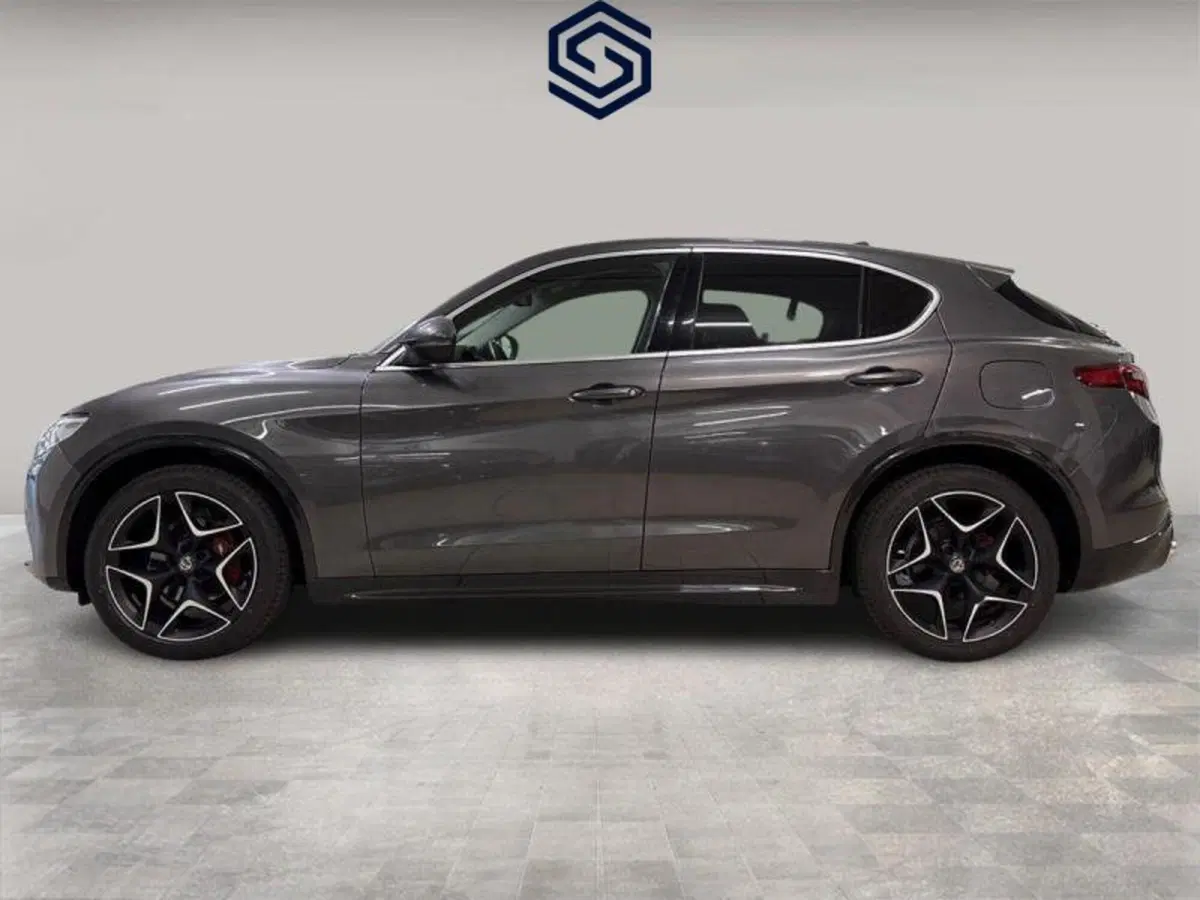 Alfa Romeo Stelvio usata a Cagliari (6)