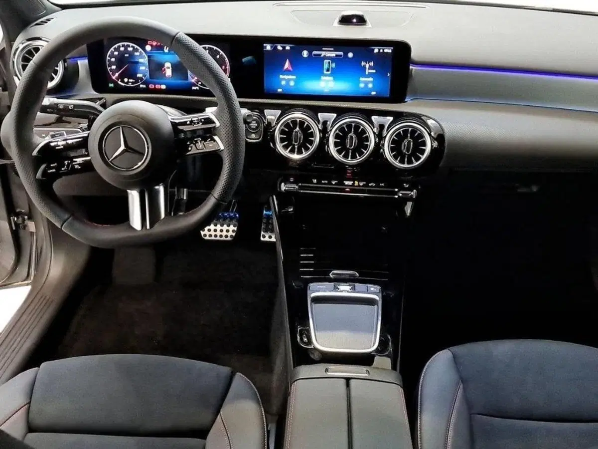 Mercedes-Benz Classe A Sedan nuova a Ancona (10)