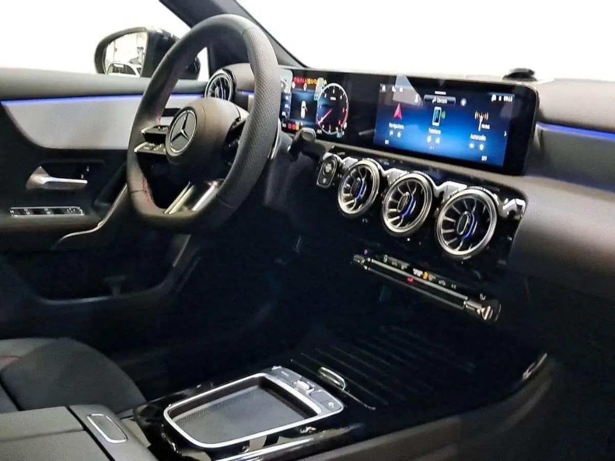 Mercedes-Benz Classe A Sedan nuova a Ancona (12)