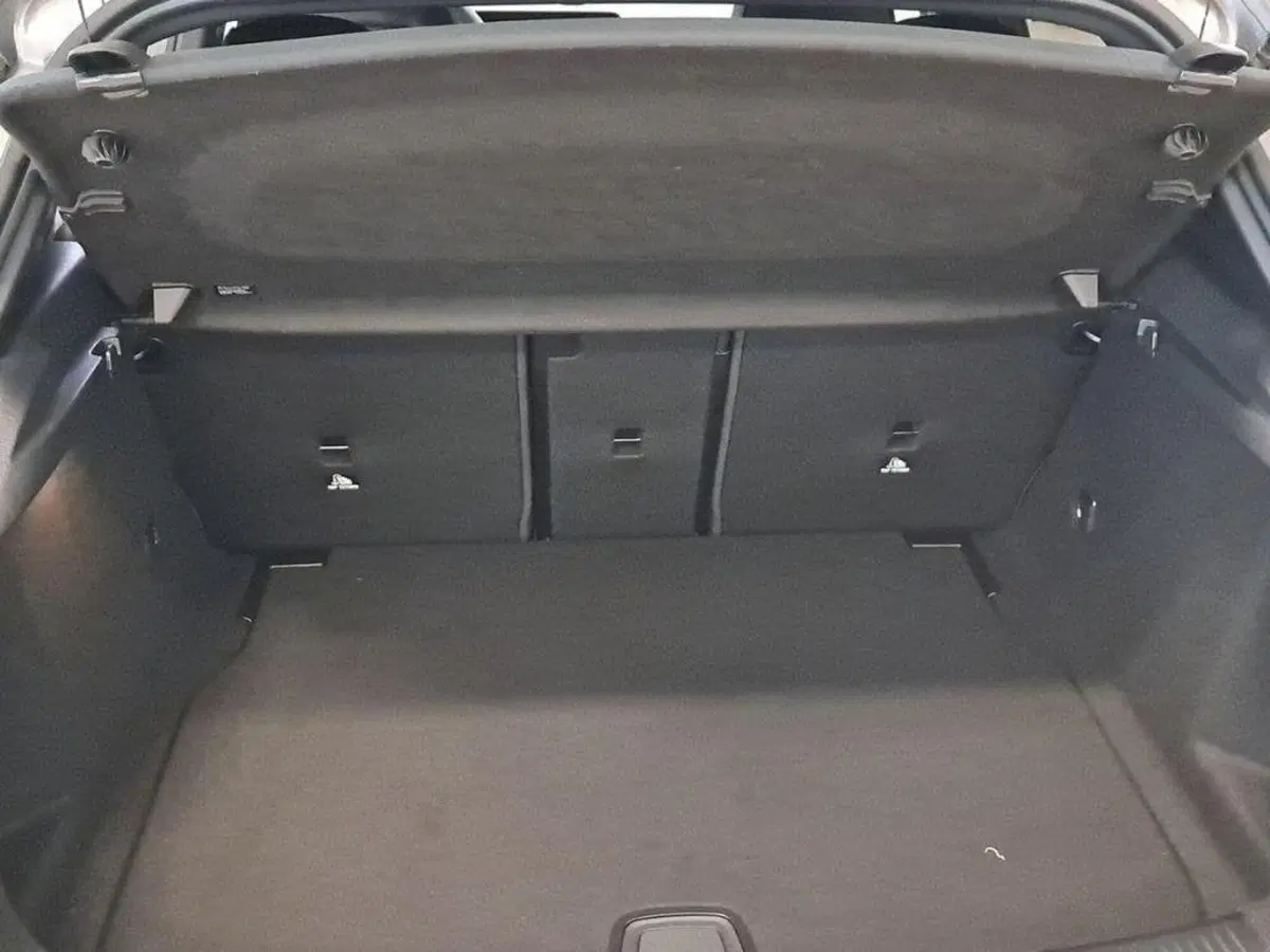 Mercedes-Benz Classe A Sedan nuova a Ancona (7)