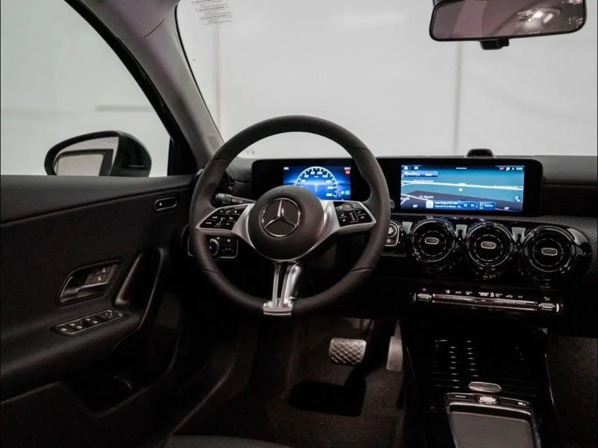 Mercedes-Benz Classe A Sedan nuova a Ancona (12)