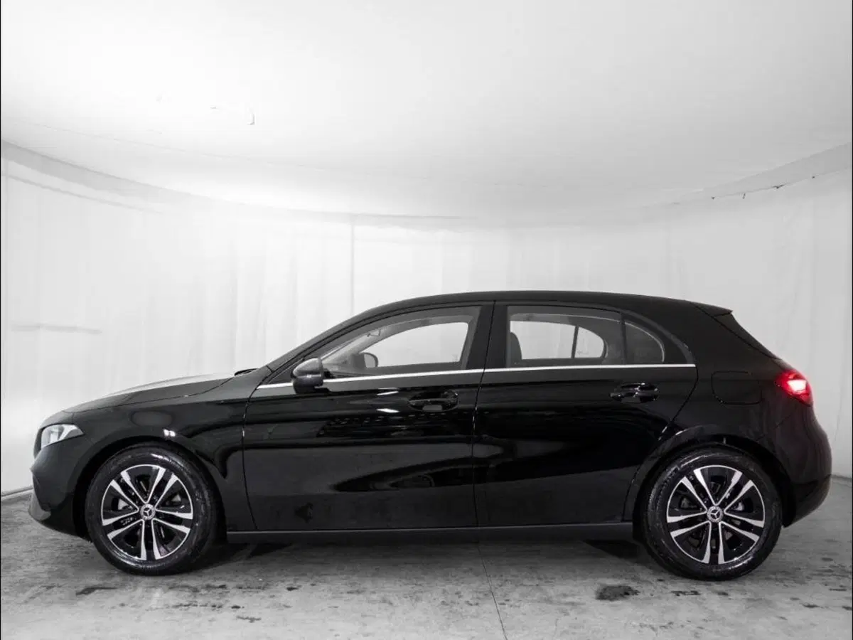 Mercedes-Benz Classe A Sedan nuova a Ancona (2)
