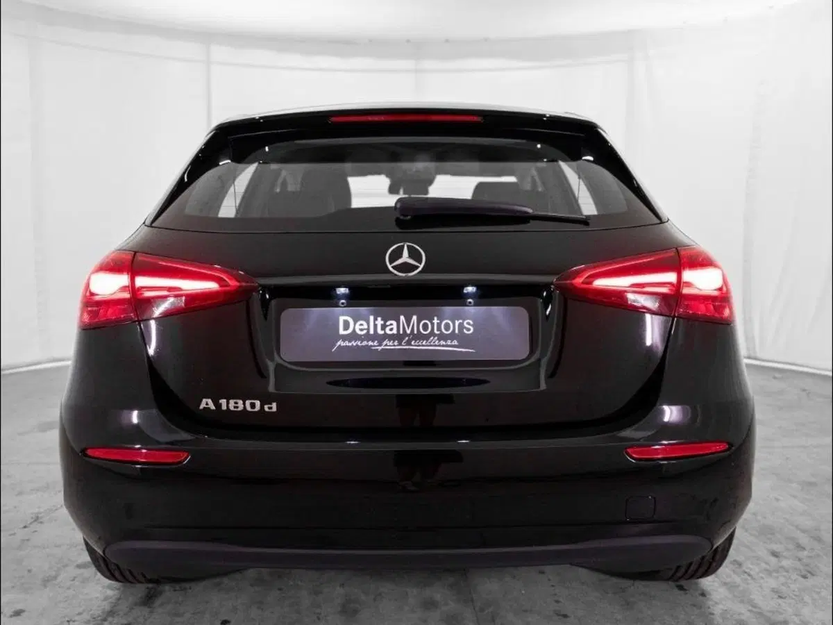 Mercedes-Benz Classe A Sedan nuova a Ancona (3)