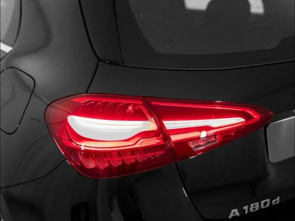 Mercedes-Benz Classe A Sedan nuova a Ancona (8)