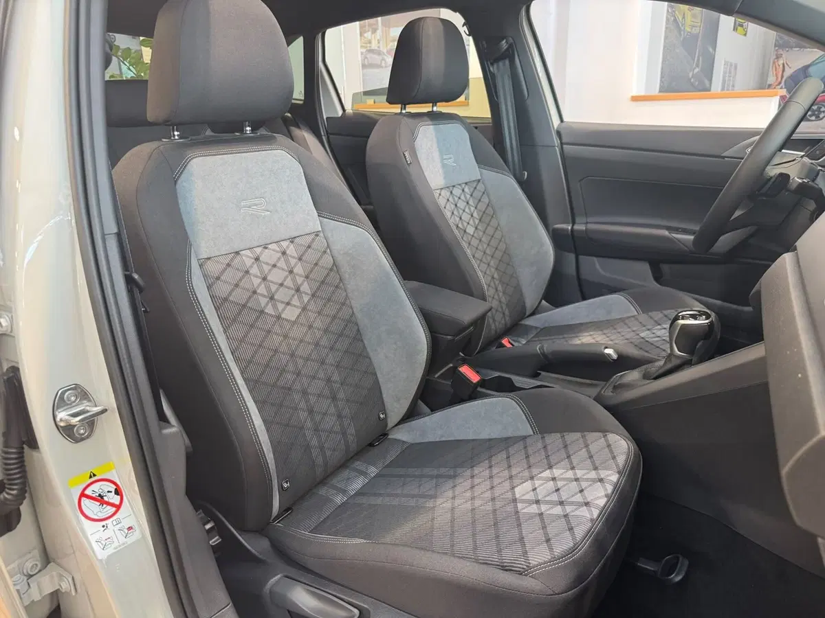 Volkswagen Taigo nuova a Varese (10)