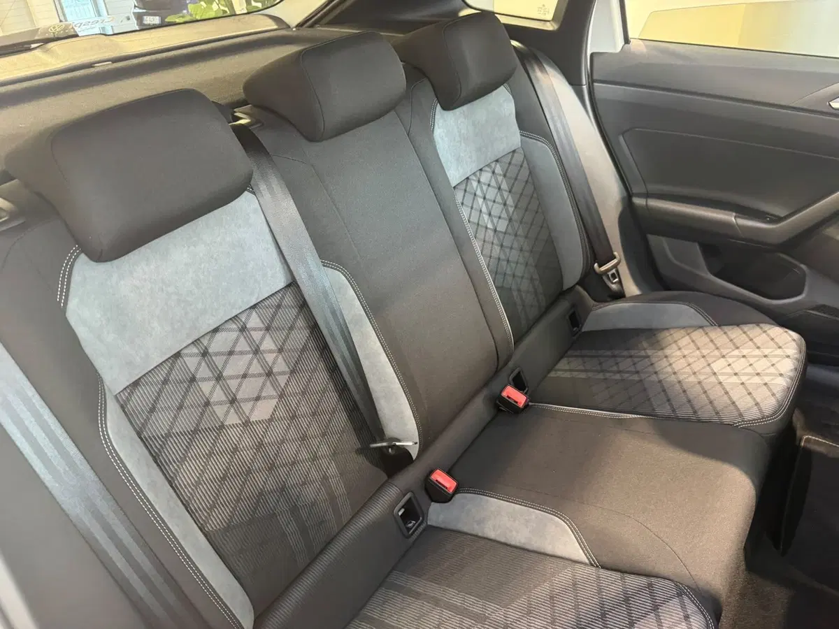 Volkswagen Taigo nuova a Varese (11)