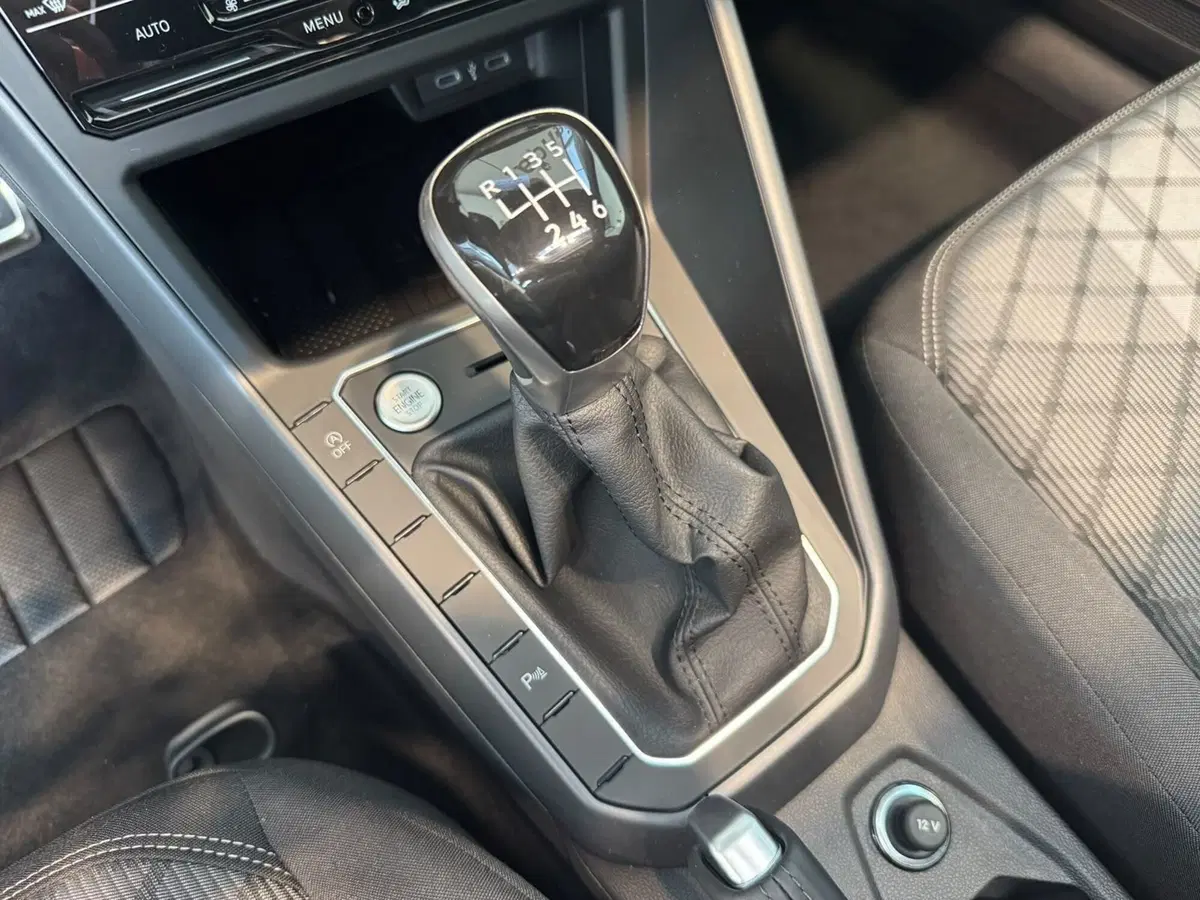 Volkswagen Taigo nuova a Varese (17)