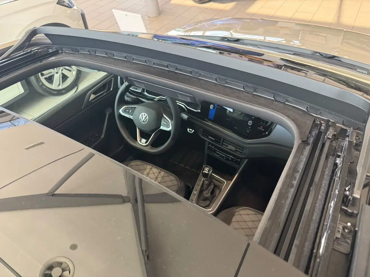 Volkswagen Taigo nuova a Varese (18)