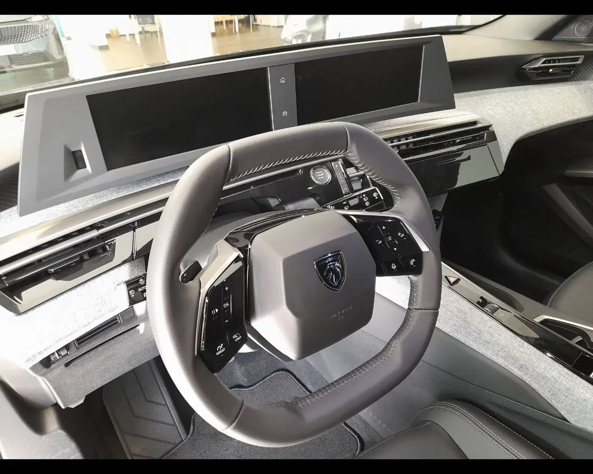 Peugeot 5008 nuova a Alessandria (16)