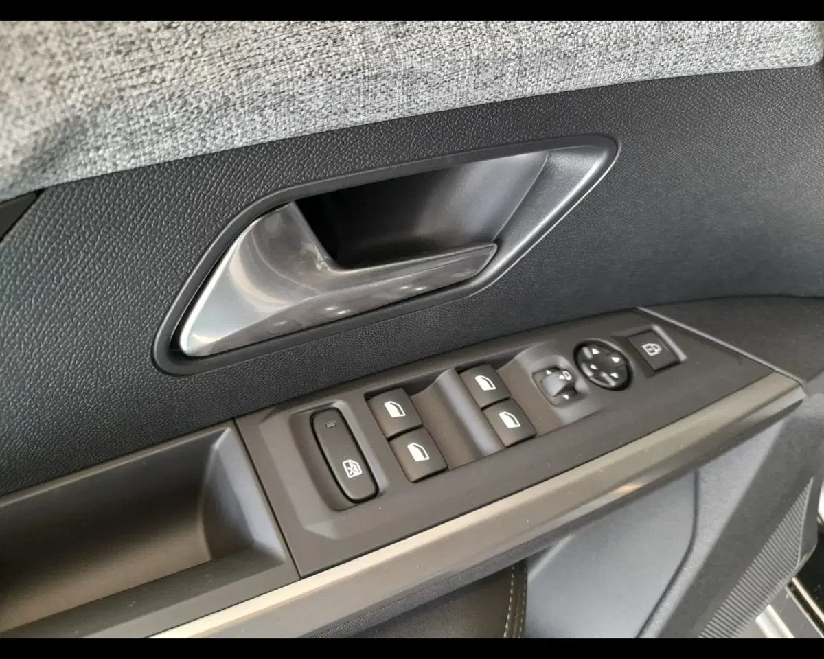 Peugeot 5008 nuova a Alessandria (17)