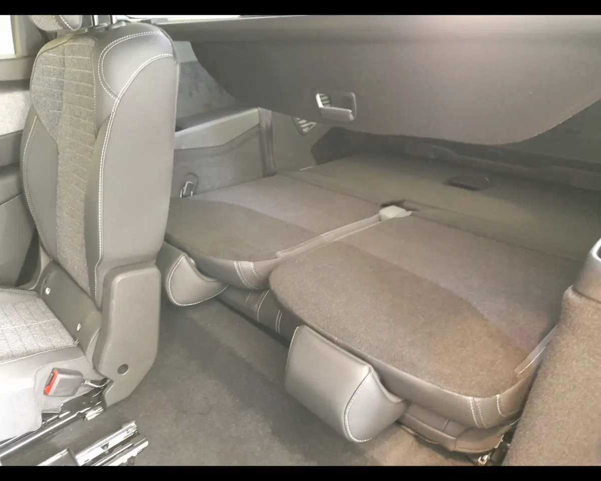 Peugeot 5008 nuova a Alessandria (18)
