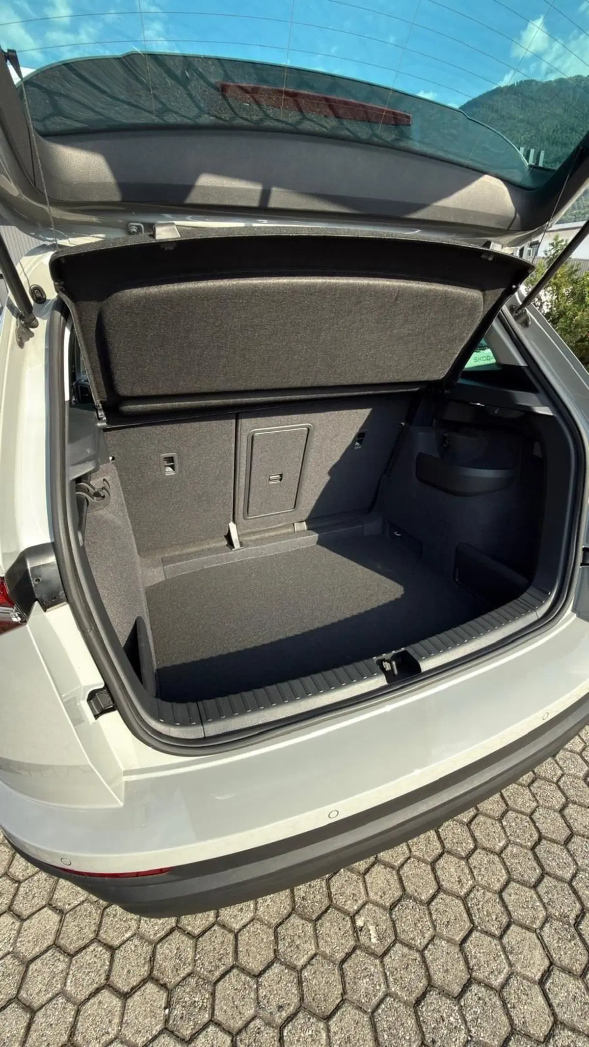 Skoda Karoq nuova a Lecco (12)