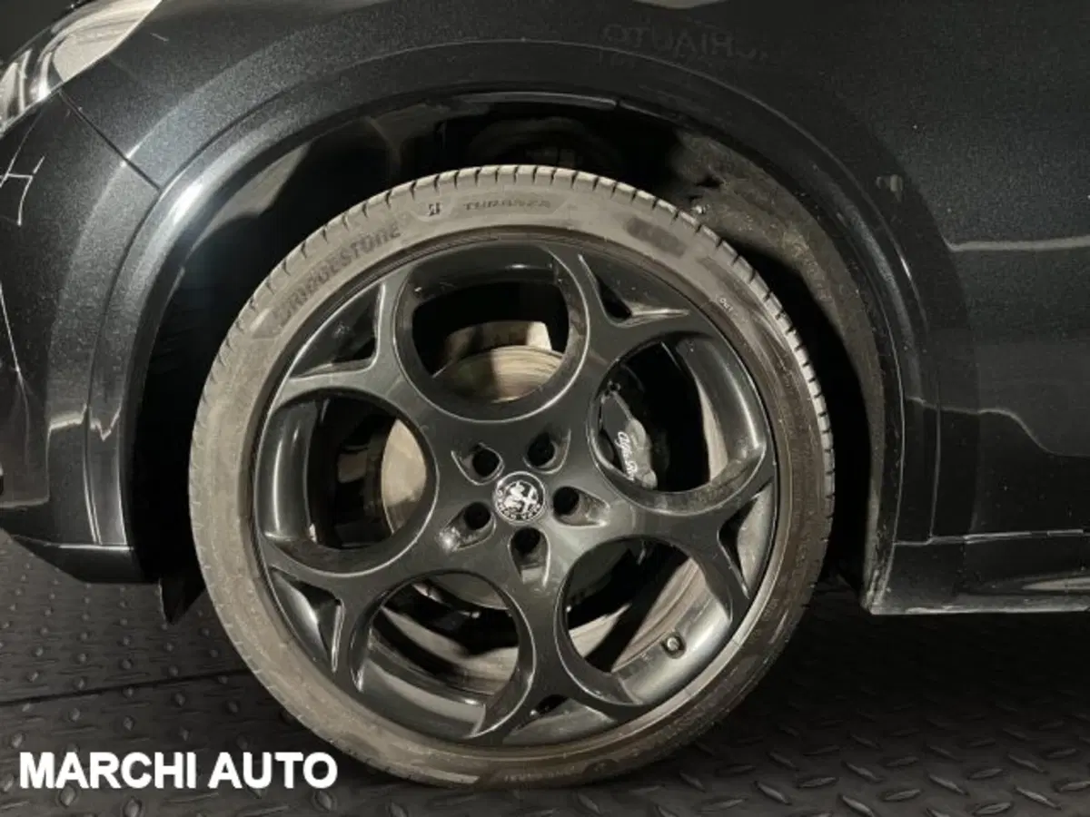 Alfa Romeo Stelvio usata a Perugia (9)