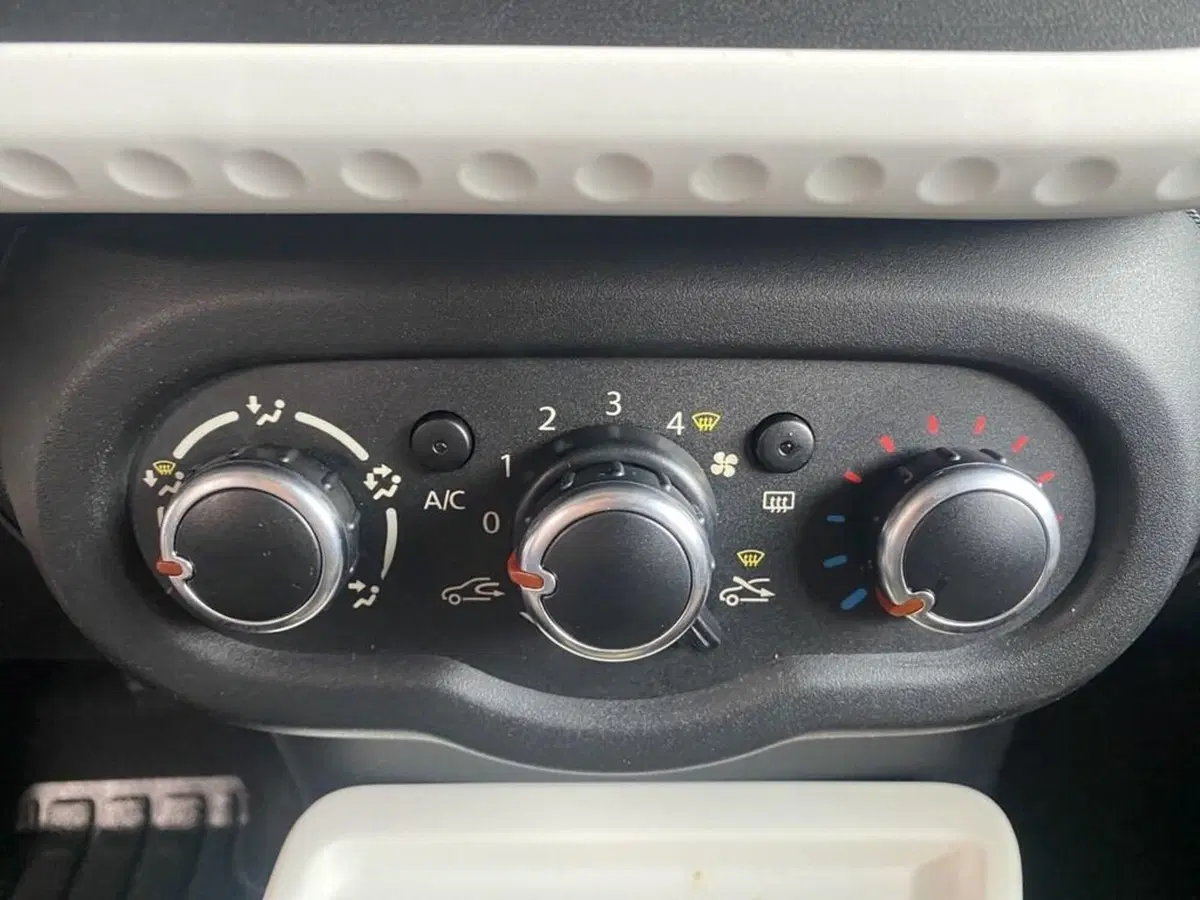 Renault Twingo usata a Torino (10)