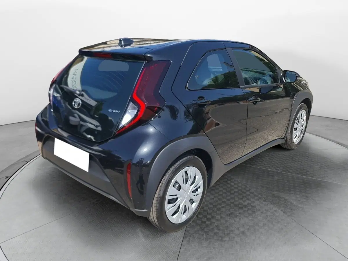 Toyota Aygo X nuova a Modena (4)