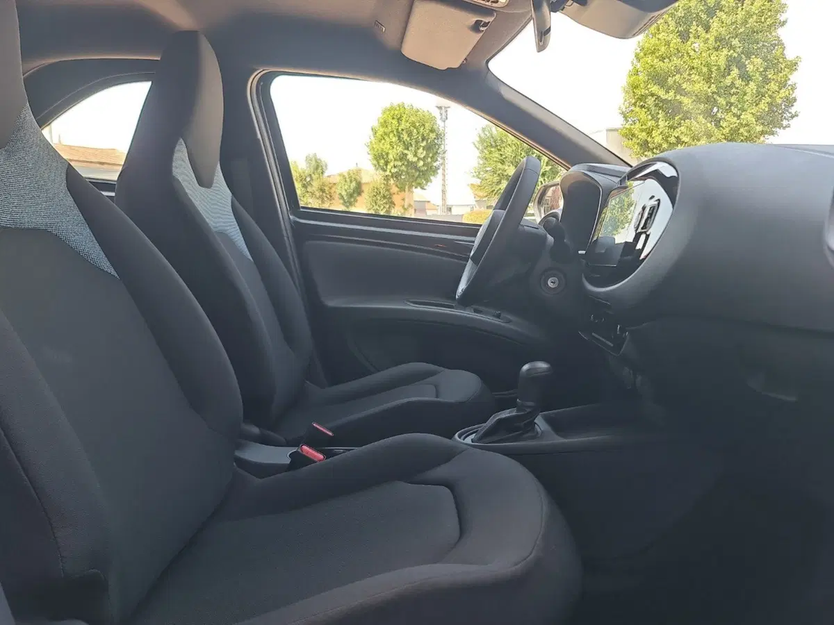 Toyota Aygo X nuova a Modena (8)