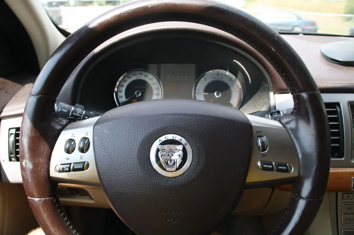 Jaguar XF usata a Pordenone (12)
