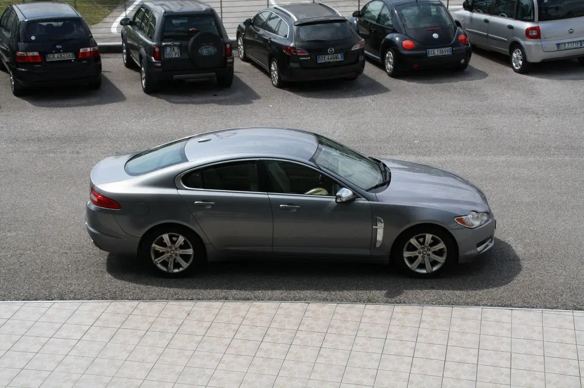 Jaguar XF usata a Pordenone (14)