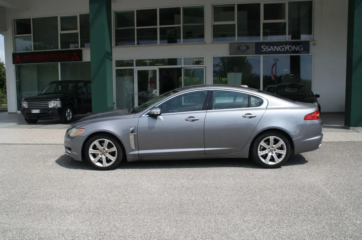 Jaguar XF usata a Pordenone (2)