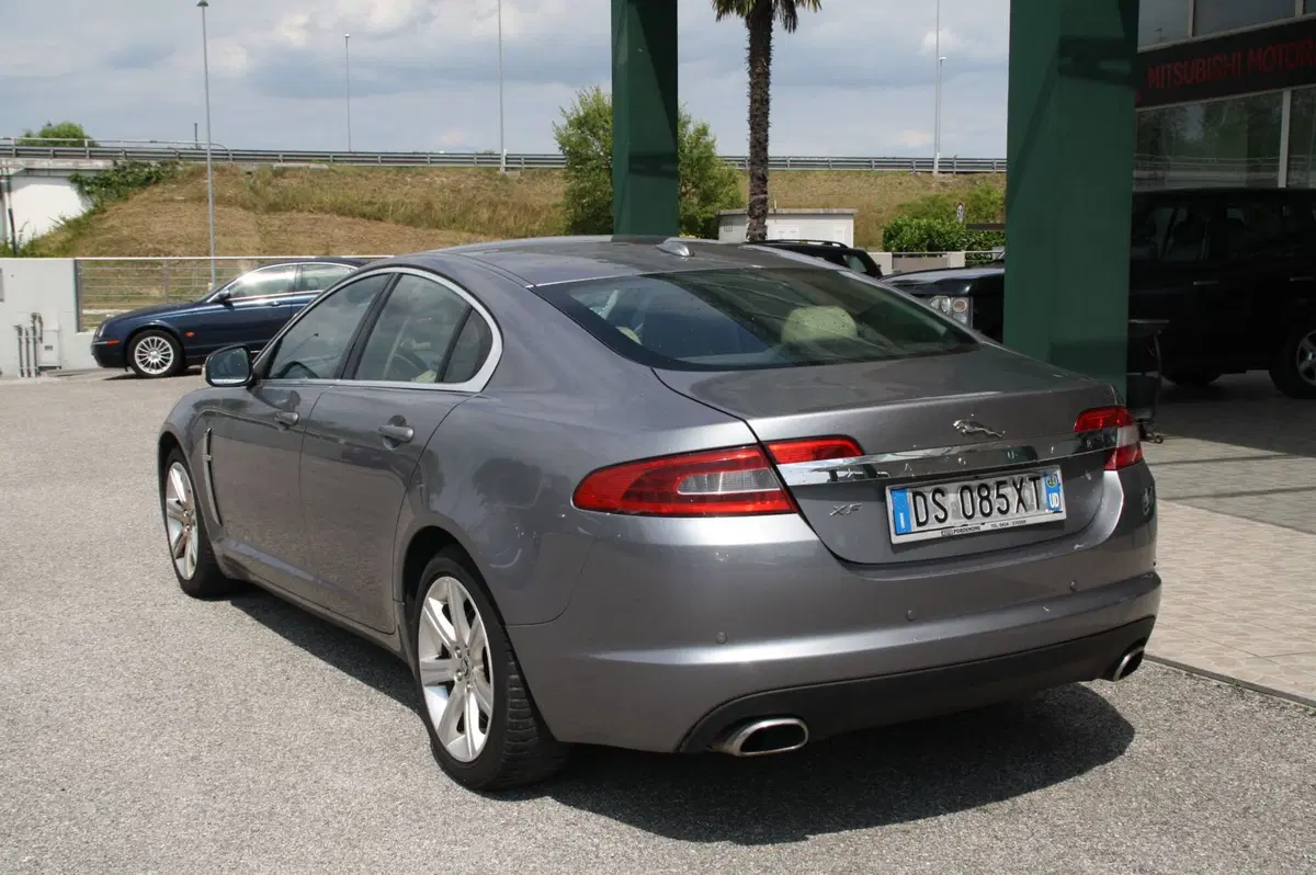 Jaguar XF usata a Pordenone (3)