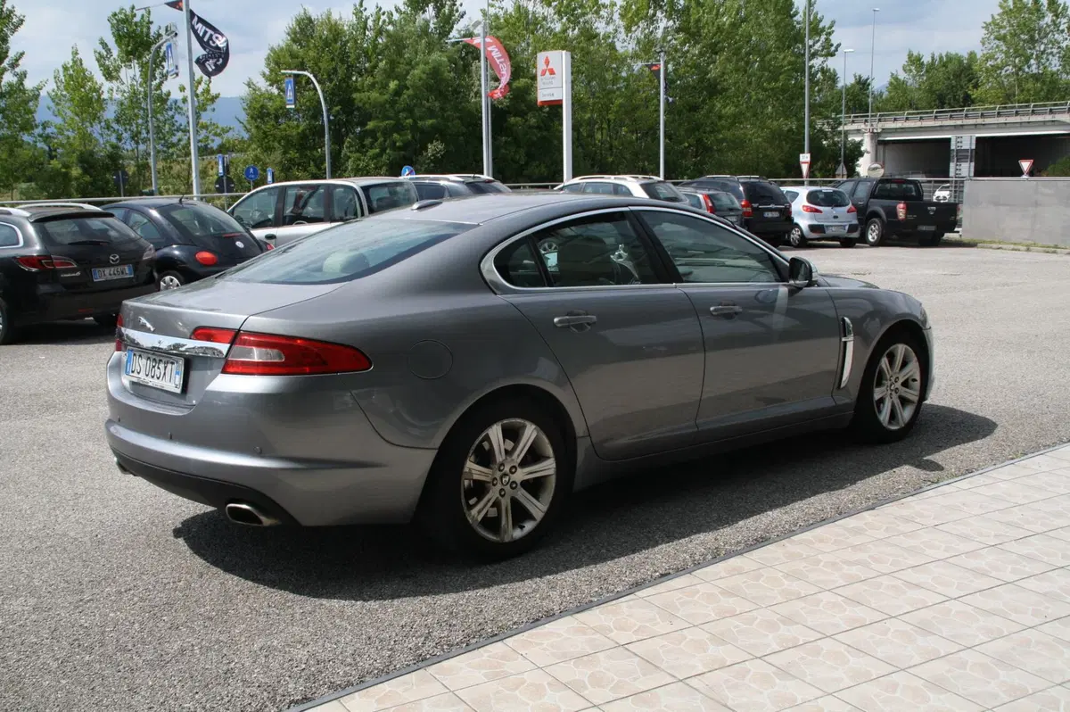 Jaguar XF usata a Pordenone (4)