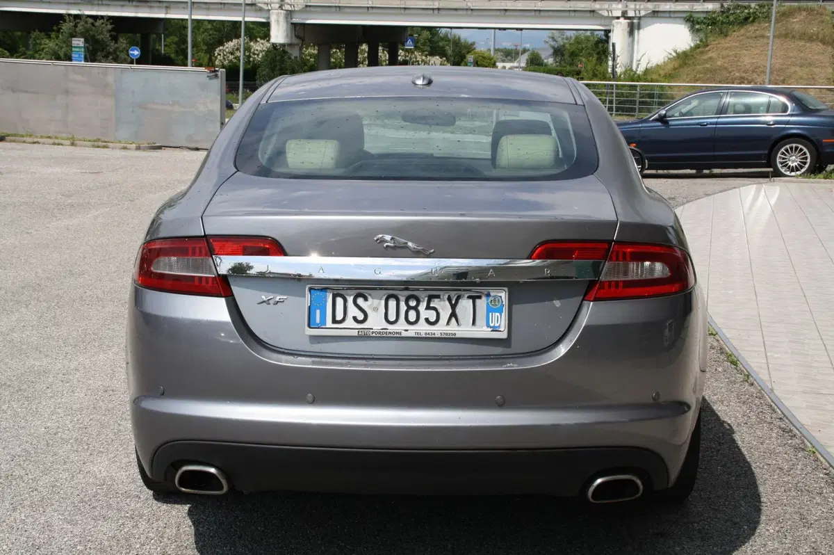 Jaguar XF usata a Pordenone (6)