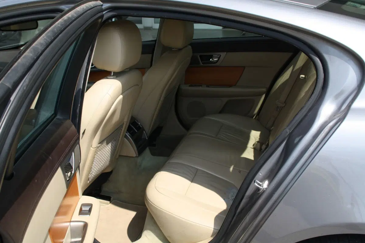 Jaguar XF usata a Pordenone (7)