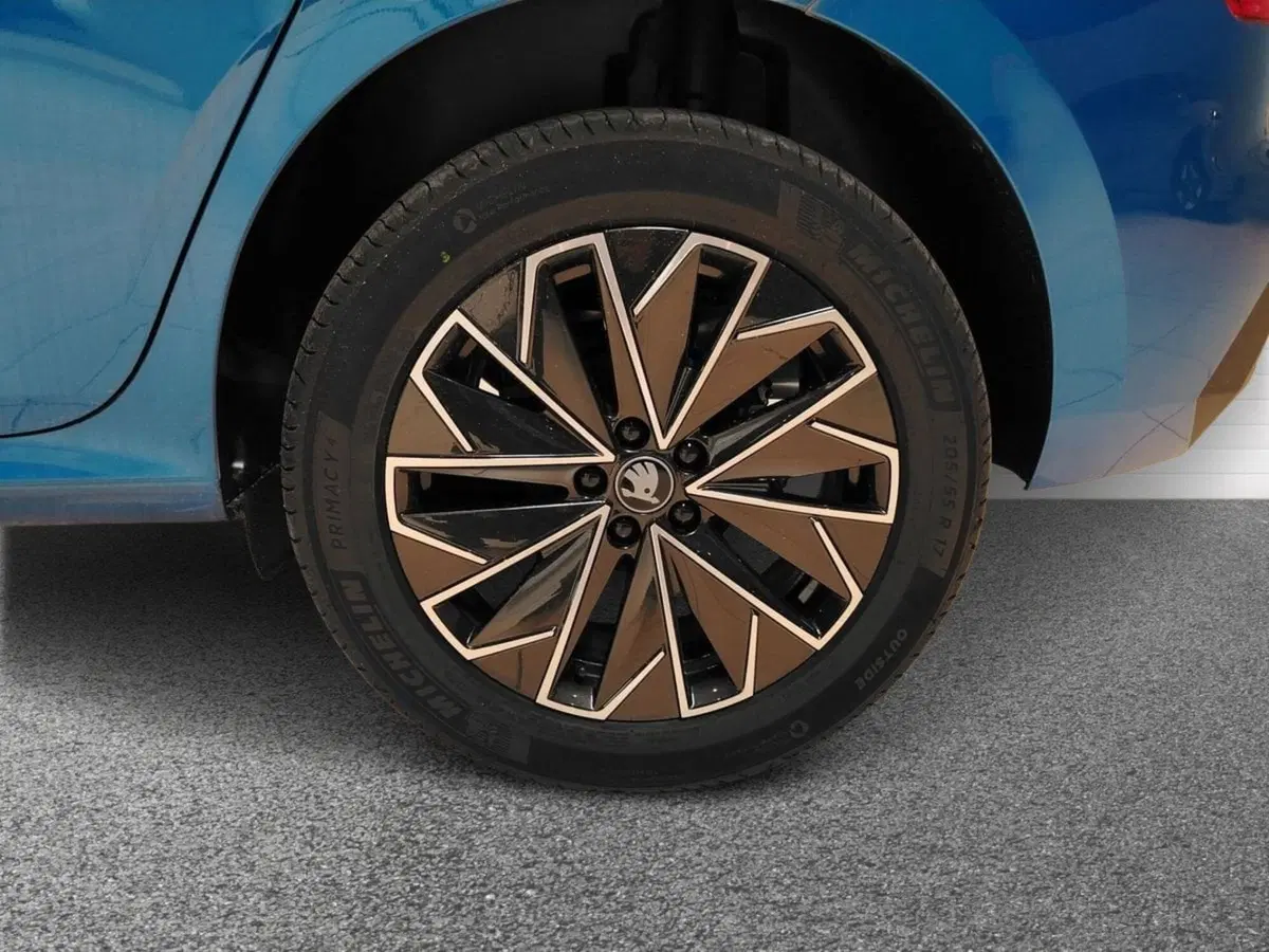 Skoda Kamiq nuova a Lecce (6)