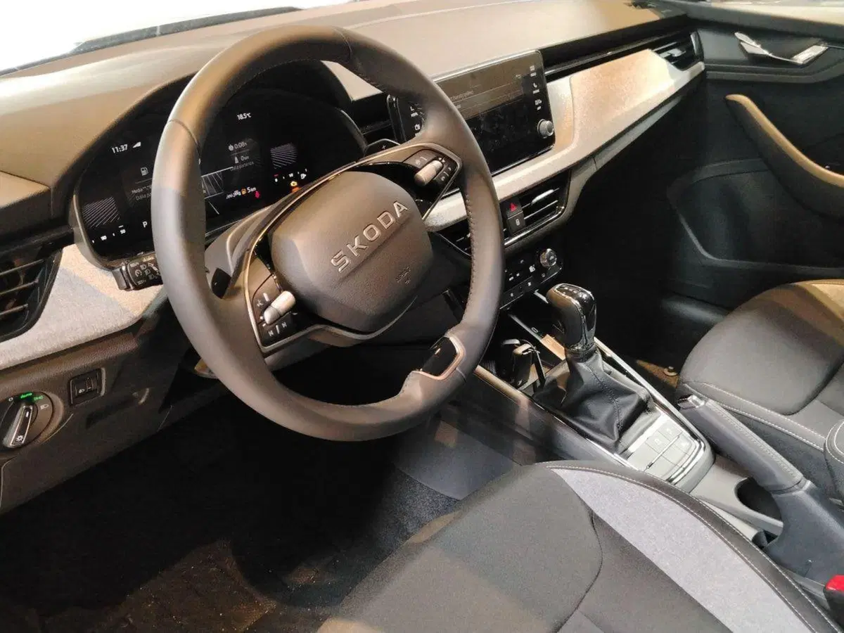 Skoda Kamiq nuova a Lecce (10)