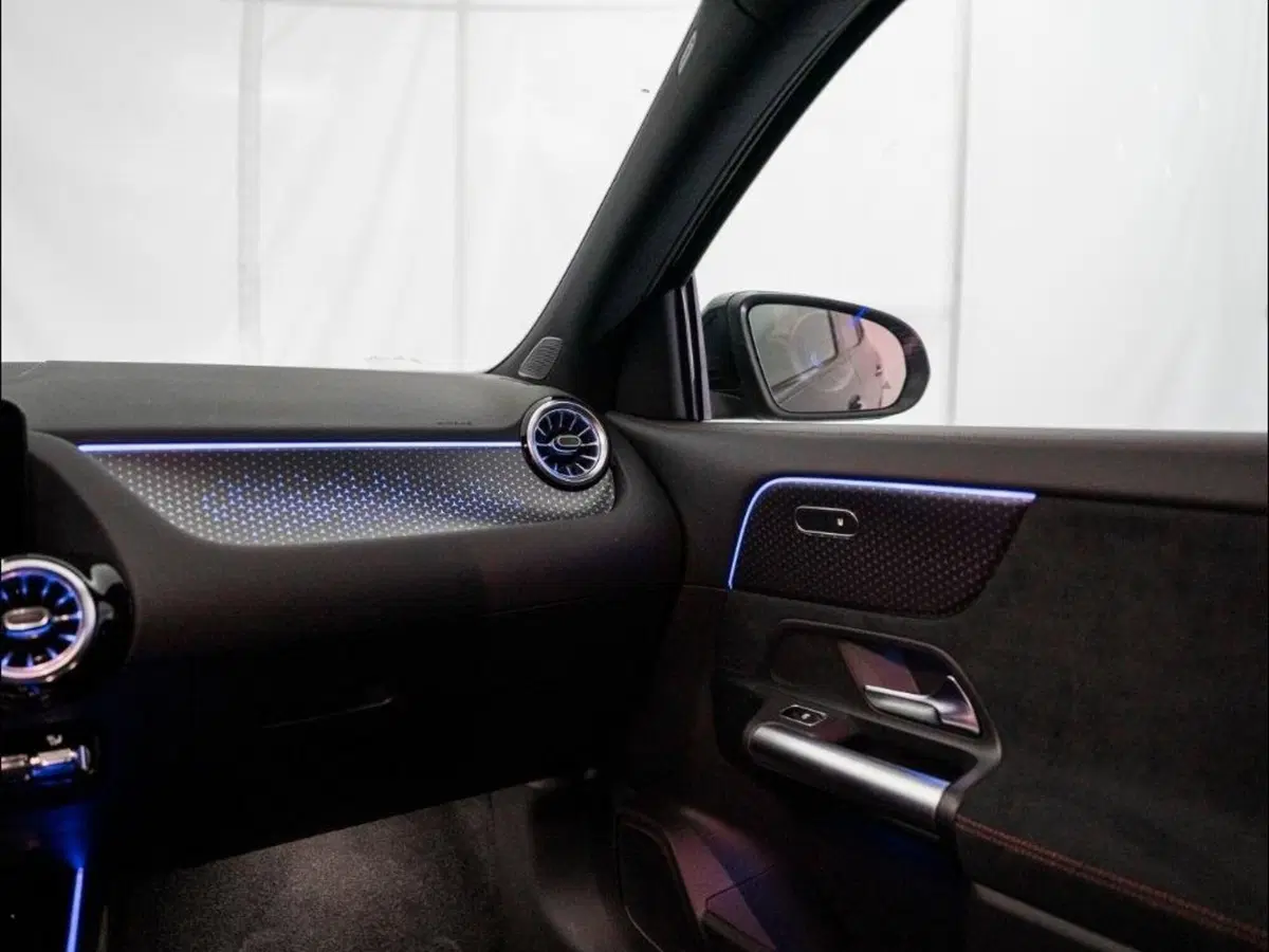 Mercedes-Benz GLA SUV nuova a Ancona (20)