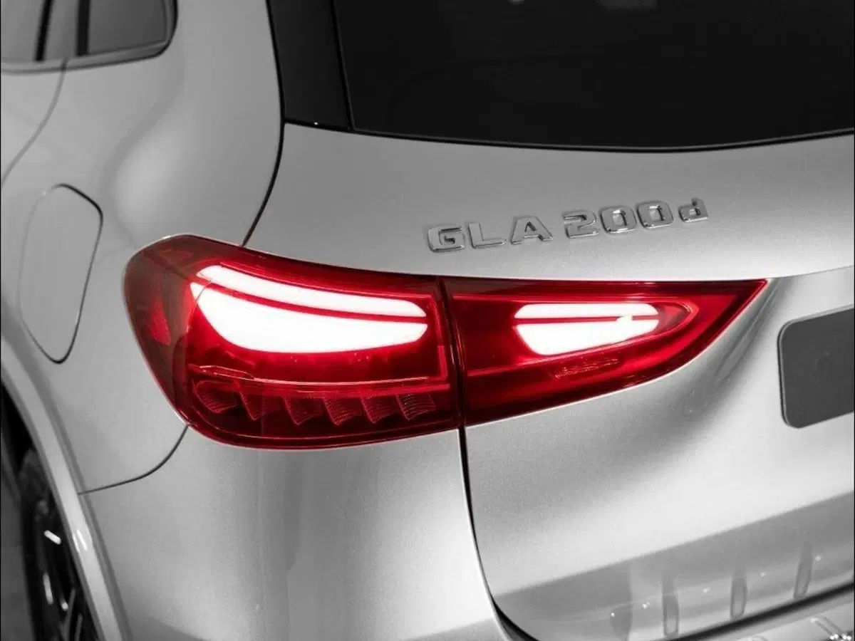 Mercedes-Benz GLA SUV nuova a Ancona (8)