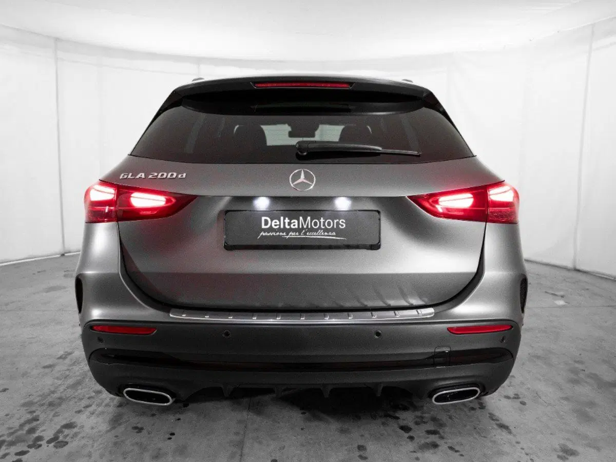 Mercedes-Benz GLA SUV nuova a Macerata (3)