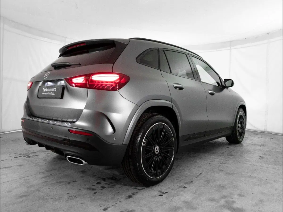 Mercedes-Benz GLA SUV nuova a Macerata (4)