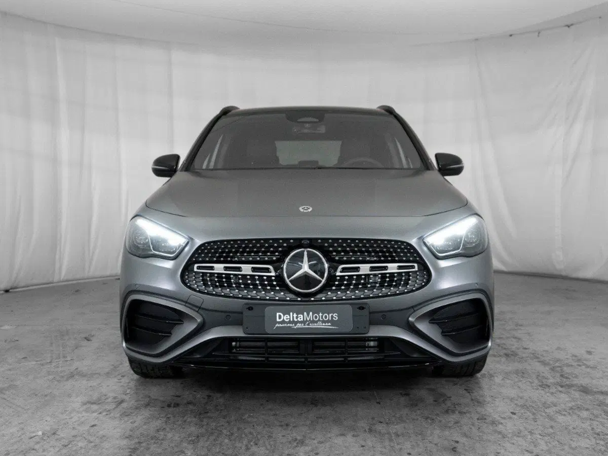 Mercedes-Benz GLA SUV nuova a Macerata (5)