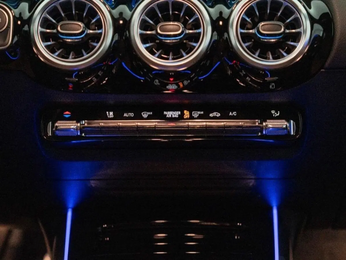 Mercedes-Benz GLA SUV nuova a Ancona (19)