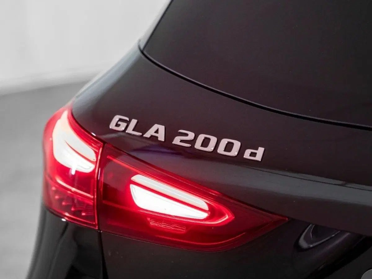 Mercedes-Benz GLA SUV nuova a Ancona (9)