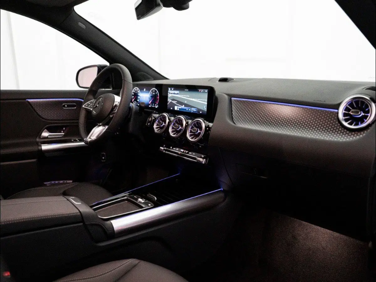 Mercedes-Benz GLA SUV nuova a Macerata (12)