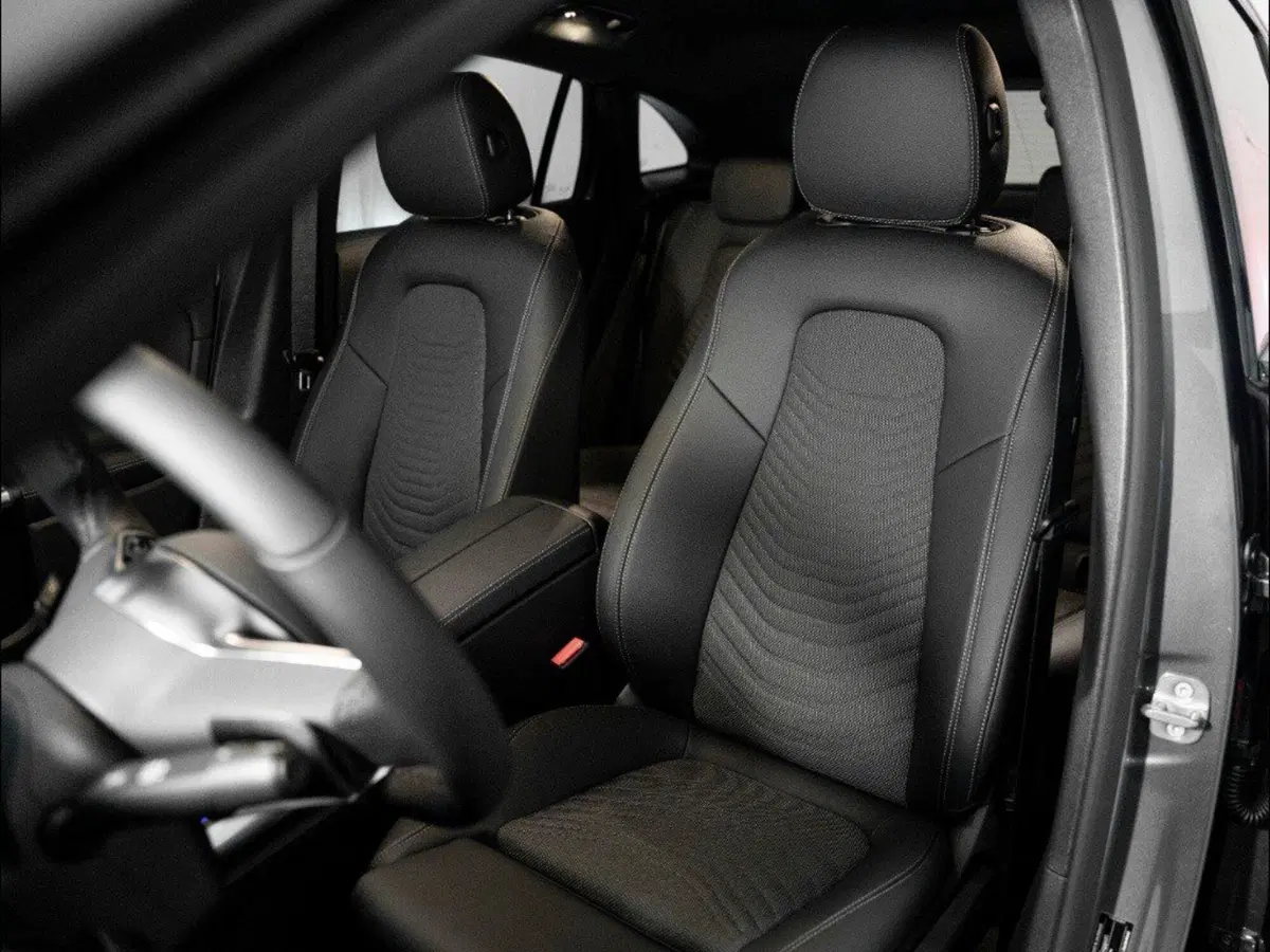 Mercedes-Benz GLA SUV nuova a Macerata (14)