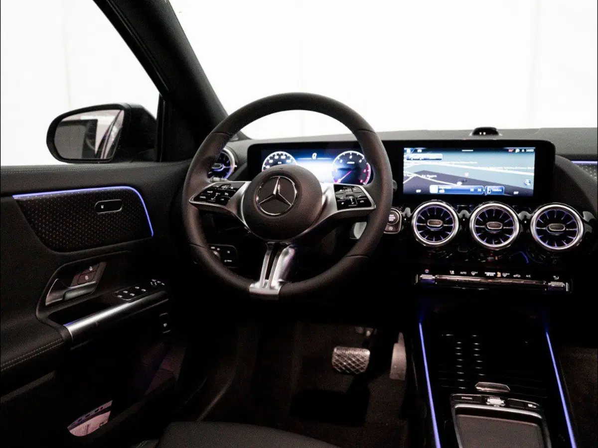 Mercedes-Benz GLA SUV nuova a Macerata (19)