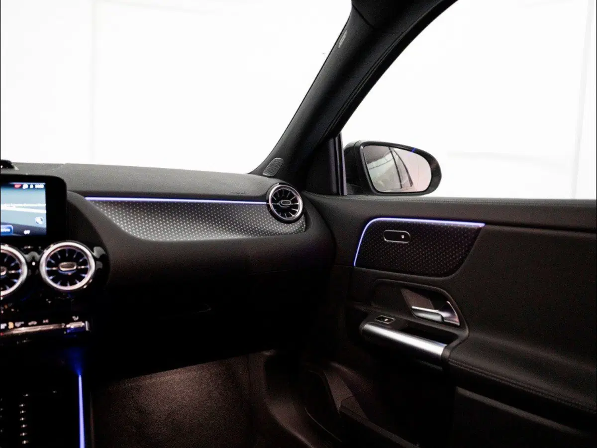 Mercedes-Benz GLA SUV nuova a Macerata (20)
