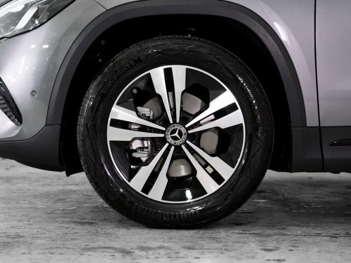 Mercedes-Benz GLA SUV nuova a Macerata (7)