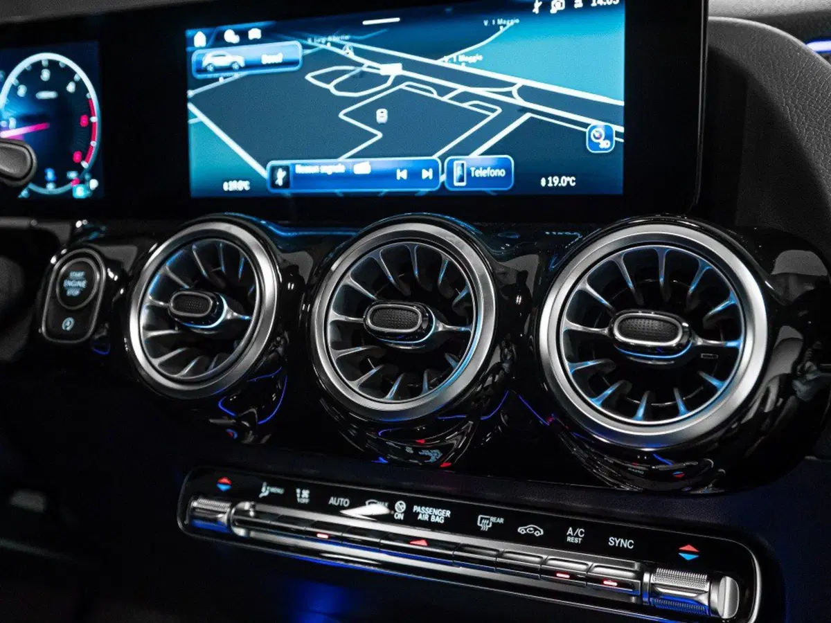 Mercedes-Benz GLA SUV nuova a Ancona (20)
