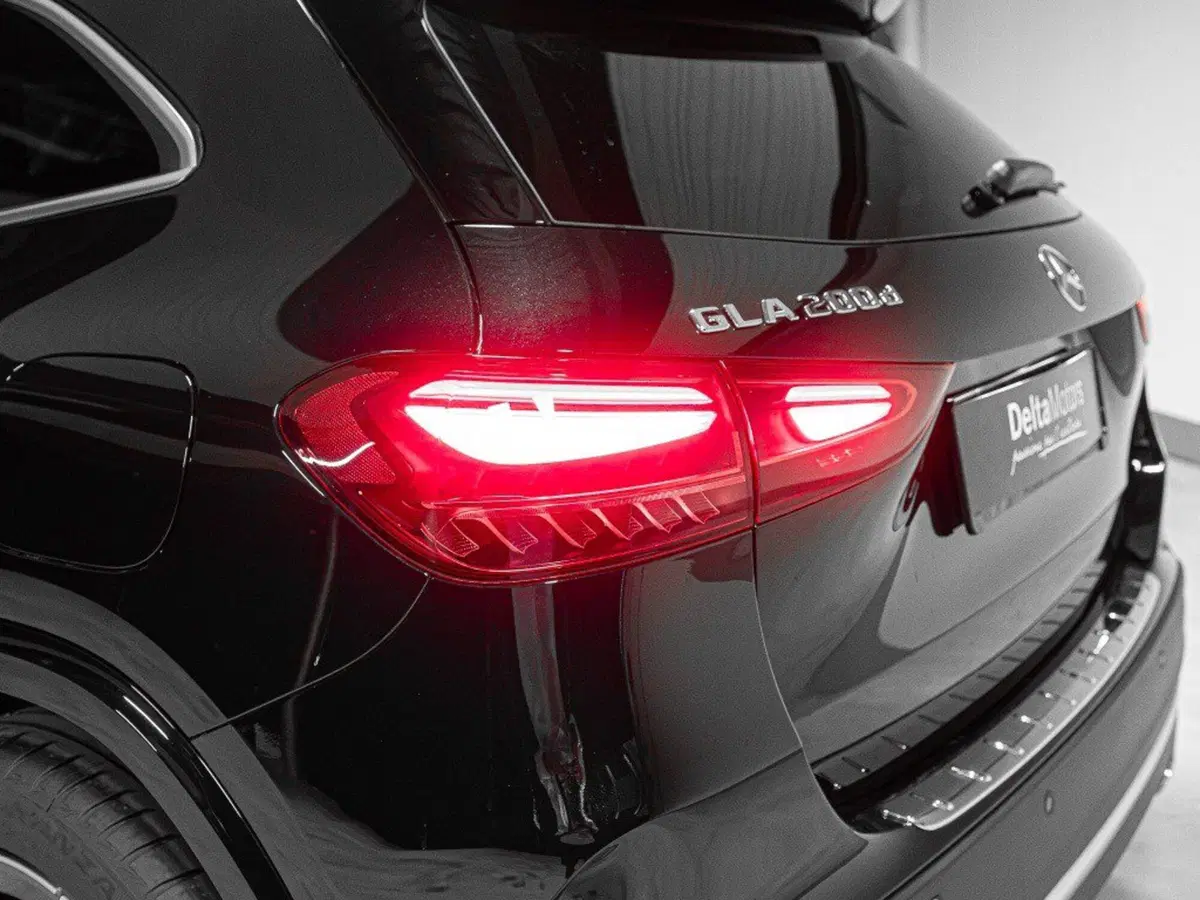 Mercedes-Benz GLA SUV nuova a Ancona (8)