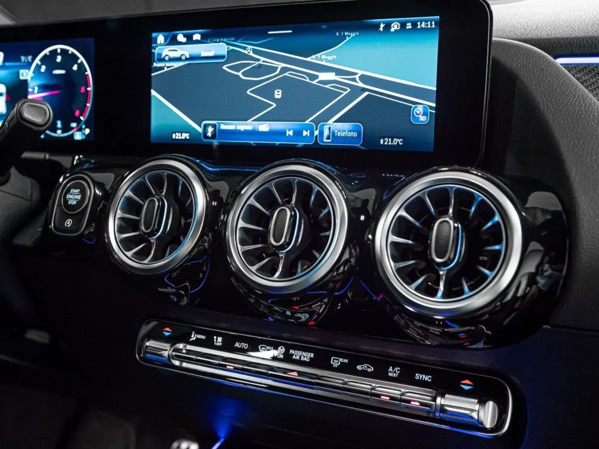 Mercedes-Benz GLA SUV nuova a Ancona (20)